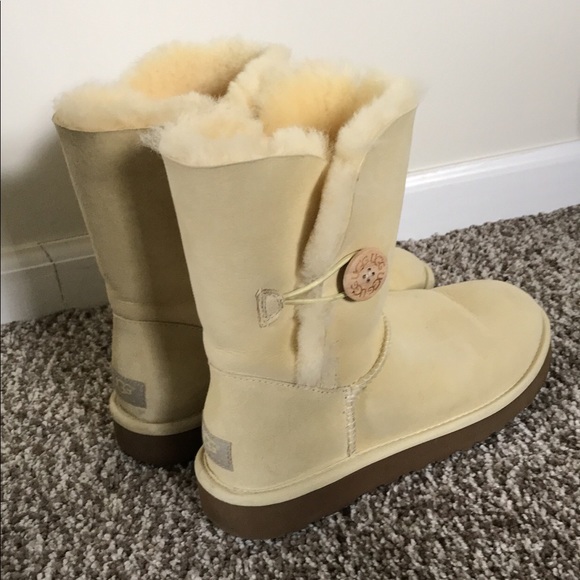UGGS Australia •size 8• - Picture 2 of 2